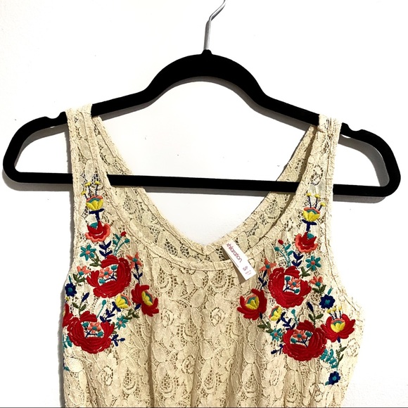 Embroidered high-low boho lace dress - Picture 3 of 5